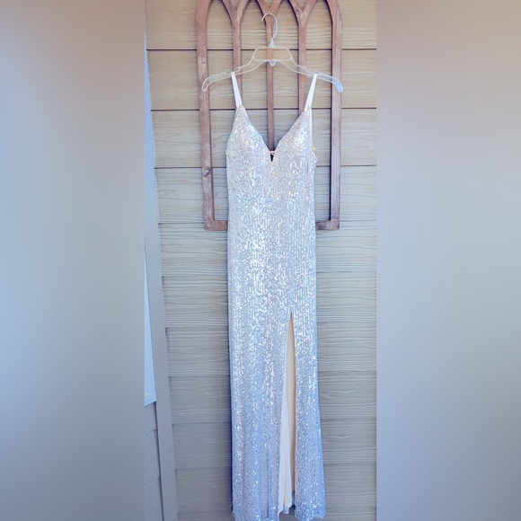 SOLD -NWOT GORGEOUS SPARKLE GOWN - Picture 1 of 3